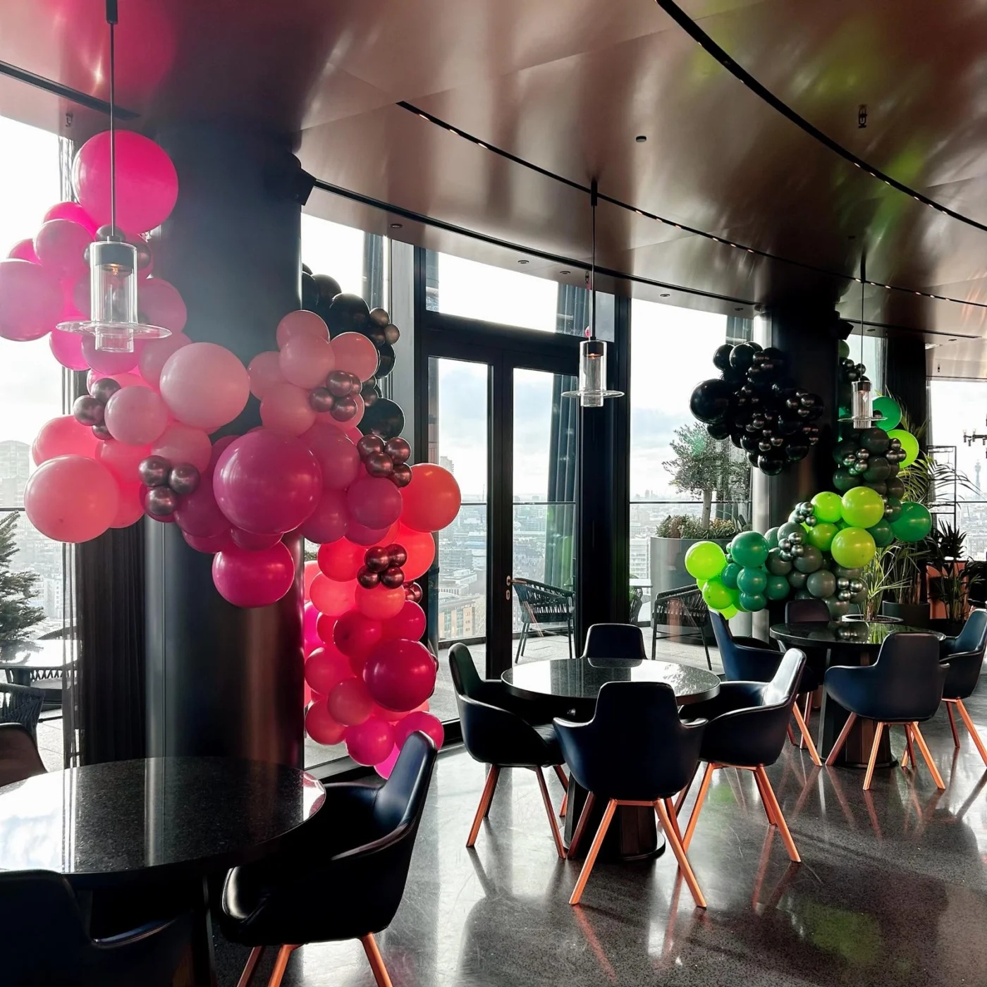Lockton Re corporate balloon installation by London Balloons