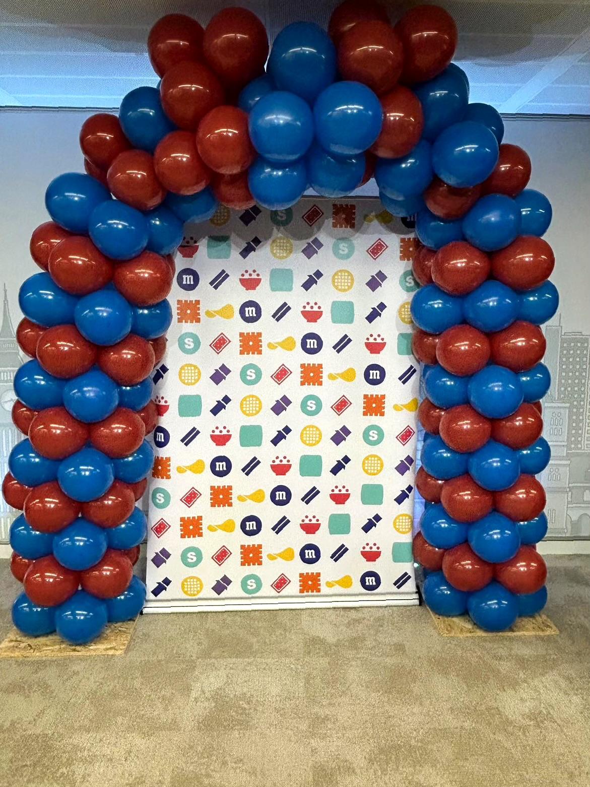 Classic Red & Blue Balloon Arch